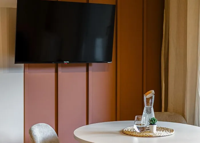 Апартаменты Kamienica Przy Kinie, Parking & Balkon-blisko Mtp